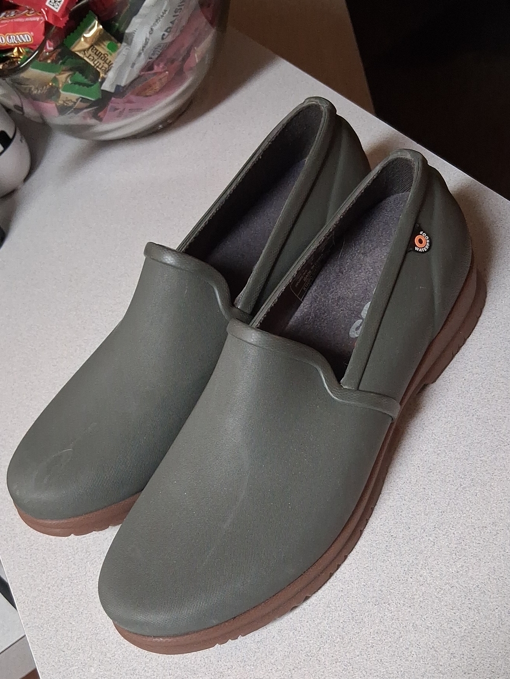 NWOT WOMENS BOGS SWEETPEA IN OLIVE GREEN SIZE 9 WATERPROOF SLIP ON SHOE